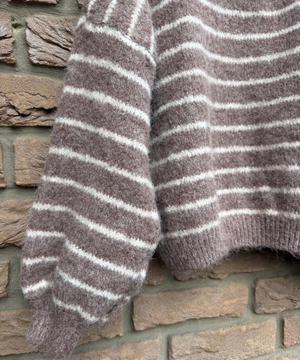 Kurzer Strickpullover mit Streifen | braun