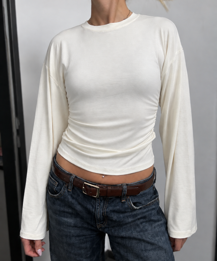 Gerafftes Langarmshirt mit weiten Ärmeln | Creme