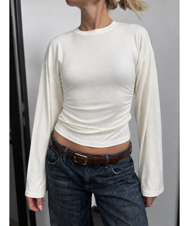 Gerafftes Langarmshirt mit weiten Ärmeln | Creme