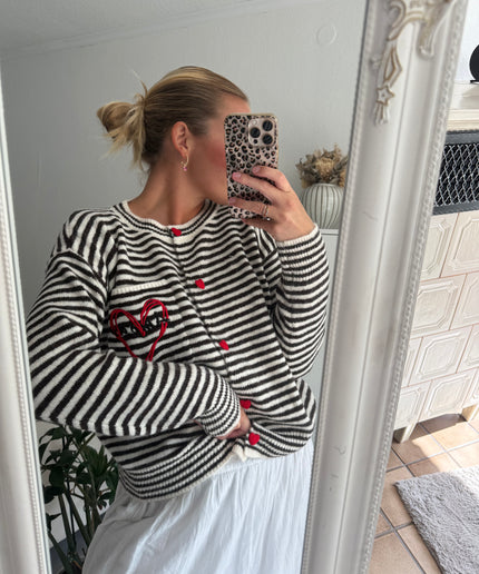 Strickjacke AMOUR mit Streifen und Herzknöpfen