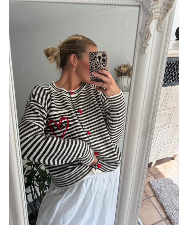 Strickjacke AMOUR mit Streifen und Herzknöpfen