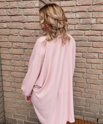 Oversized Hemdkleid mit goldenen Knöpfen