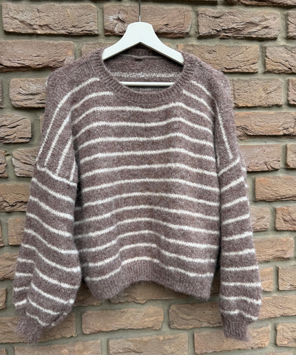 Kurzer Strickpullover mit Streifen | braun