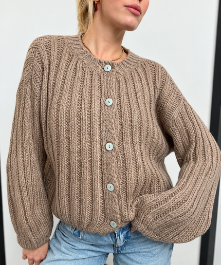 Grobstrickjacke mit Knopfleiste | taupe