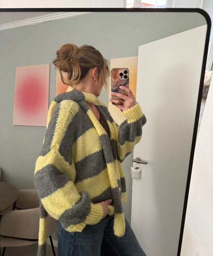 Oversize Strickjacke gestreift mit Schal | grau gelb