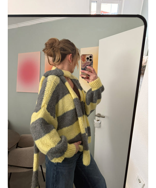 Oversize Strickjacke gestreift mit Schal | grau gelb