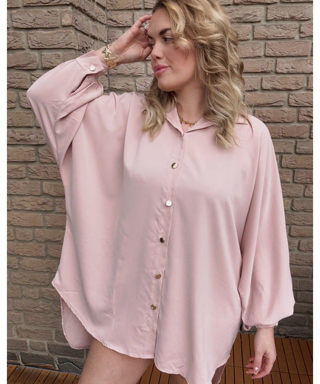 Oversized Hemdkleid mit goldenen Knöpfen