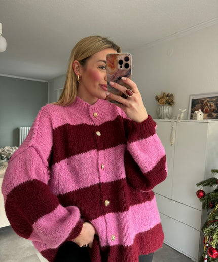 Oversize Strickjacke mit goldenen Knöpfen | gestreift | bordeaux