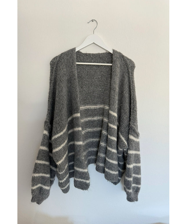 Oversized Strickjacke mit Puffärmeln | gestreift | versch. Farben