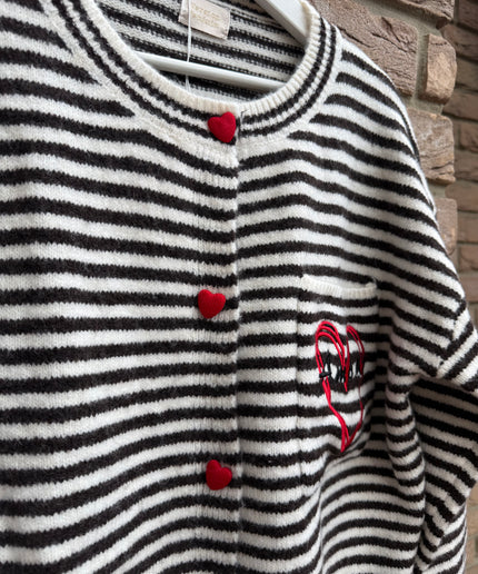 Strickjacke AMOUR mit Streifen und Herzknöpfen