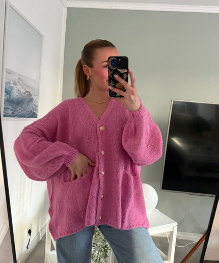 Oversize Strickjacke mit goldenen Knöpfen | V-Ausschnitt | pink