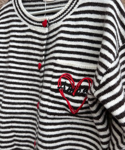 Strickjacke AMOUR mit Streifen und Herzknöpfen