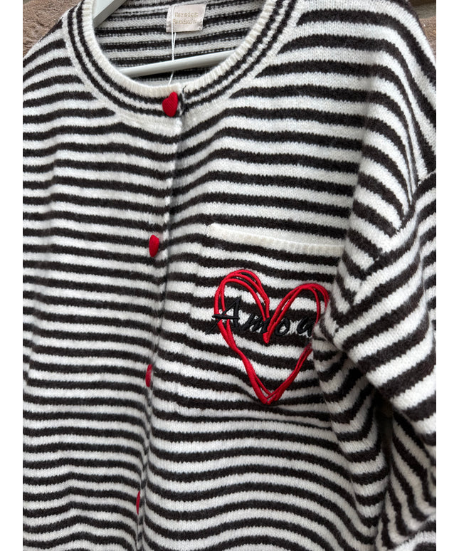Strickjacke AMOUR mit Streifen und Herzknöpfen