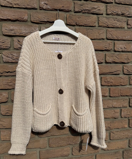 Pullover-Strickjacke mit goldenen Knöpfen