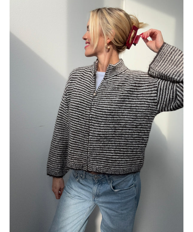 Strickjacke mit Zipper | dunkelbraun weiß