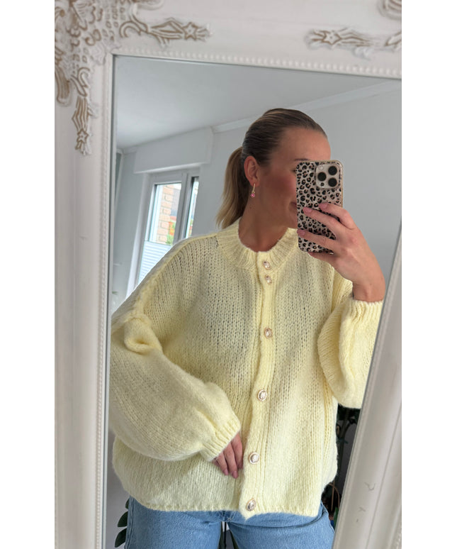 Oversize Strickjacke mit goldenen Knöpfen | Butter Lemon Gelb