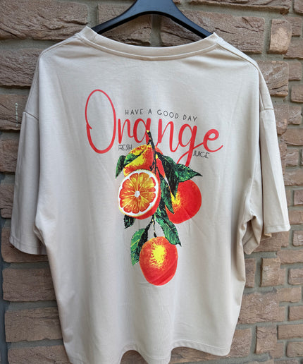 B-Ware | Regular-Fit Boxy-T-Shirt mit orangefarbenem Print und Charm-Anhänger