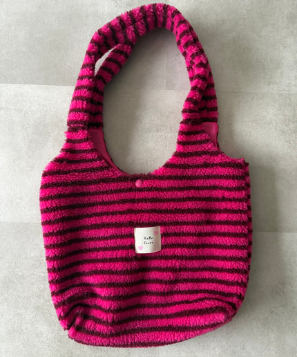 PLÜSCHTASCHE MIT STREIFEN