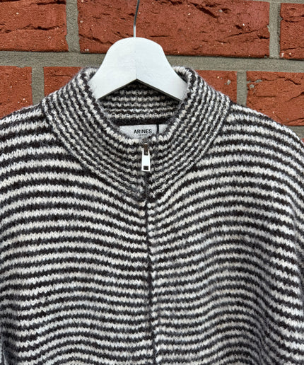 Strickjacke mit Zipper | dunkelbraun weiß