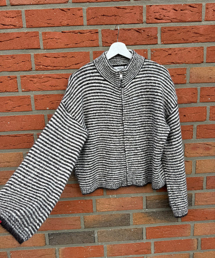 Strickjacke mit Zipper | dunkelbraun weiß