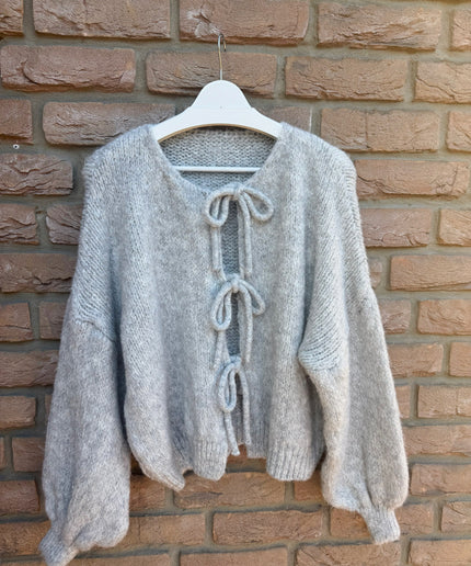 Strickjacke mit Schleifen | versch. Farben