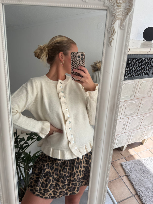 STRICKJACKE MIT RÜSCHEN