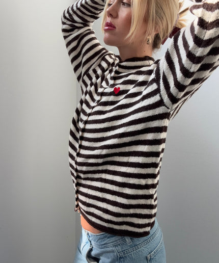 Gestreifte Strickjacke mit hohem Kragen und Knopfleiste