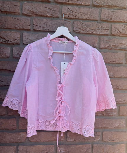 Bluse mit Lochstickerei und Schleifen | HANNA | versch. Farben