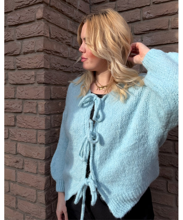 Strickjacke mit Schleifen | versch. Farben