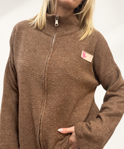 Strickjacke mit Zip Reißverschluss und Patch | versch. Farben