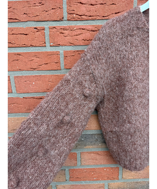Kuschelige Schleifenstrickjacke mit 3D Noppen | Braun