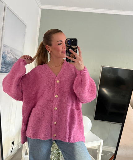 Oversize Strickjacke mit goldenen Knöpfen | V-Ausschnitt | pink