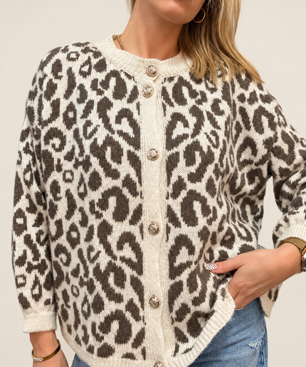 Leo Strickjacke mit goldenen Knöpfen