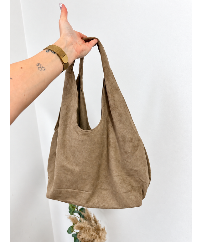 Kelly Shopper Tasche Hobo Bag in Wildleder-Optik mit Nieten | Taupe