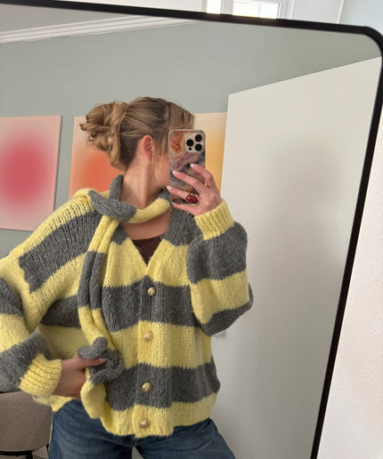 Oversize Strickjacke gestreift mit Schal | grau gelb