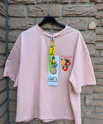 B-Ware | Regular-Fit Boxy-T-Shirt mit orangefarbenem Print und Charm-Anhänger | rosa