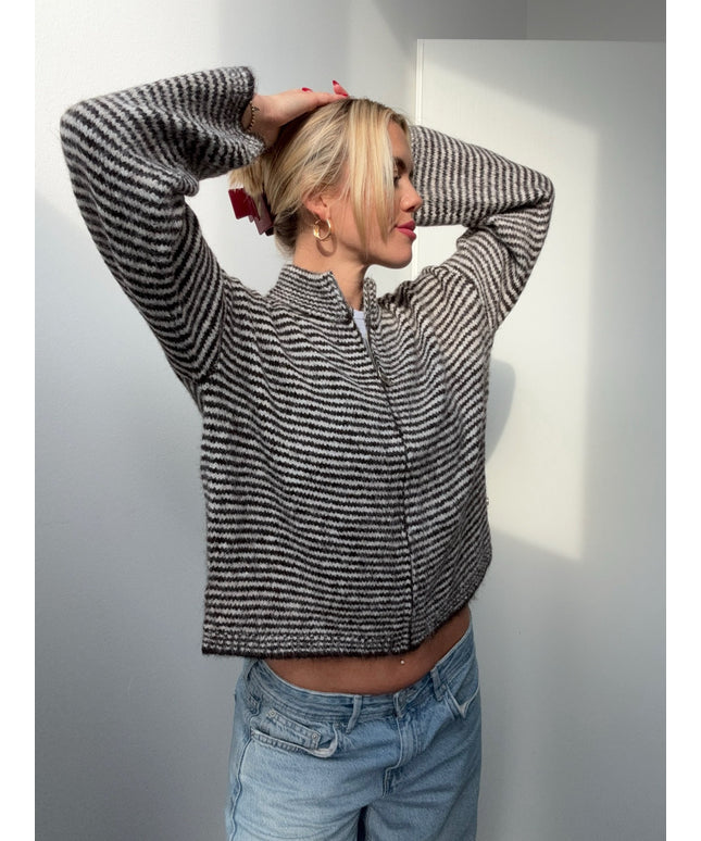 Strickjacke mit Zipper | dunkelbraun weiß