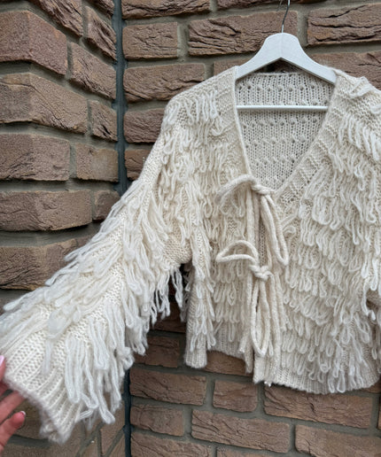 Strickjacke mit Fransen & Schleifen | creme