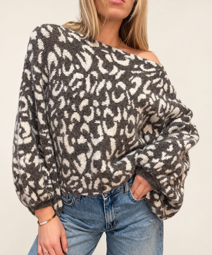 Kurzer Pullover mit Fledermausschnitt und Leo-Print | versch. Farben