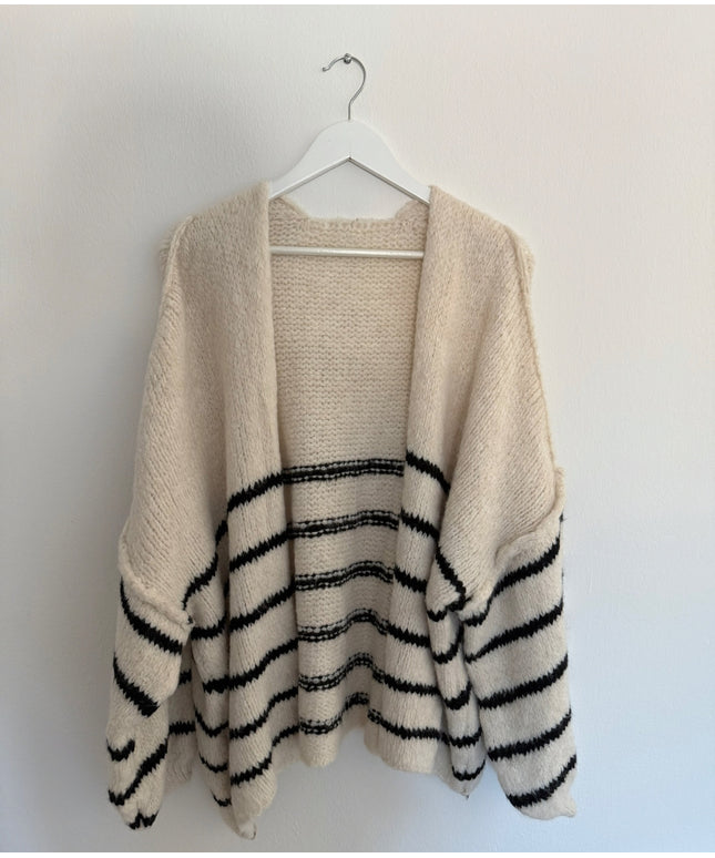 Oversized Strickjacke mit Puffärmeln | gestreift | versch. Farben