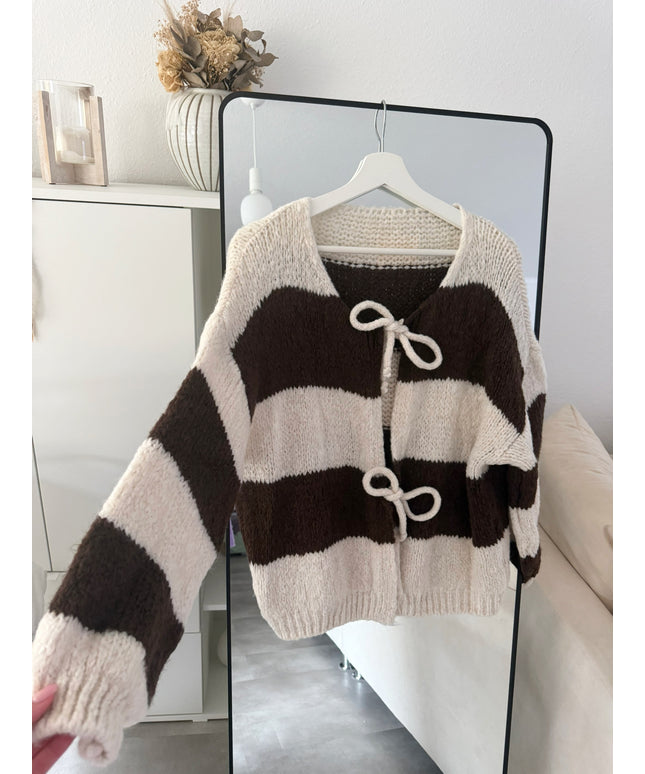 Strickjacke mit Schleifen | gestreift | braun/weiß