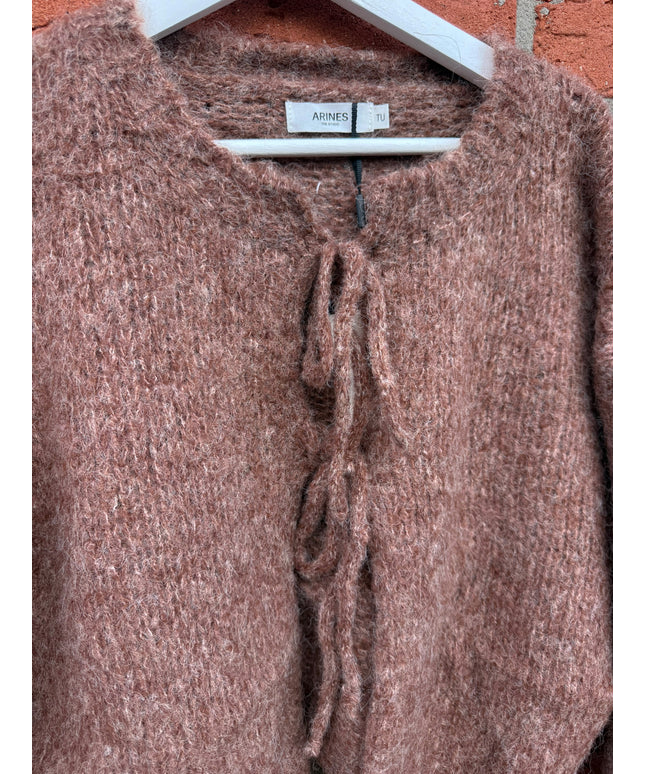 Kuschelige Schleifenstrickjacke mit 3D Noppen | Braun