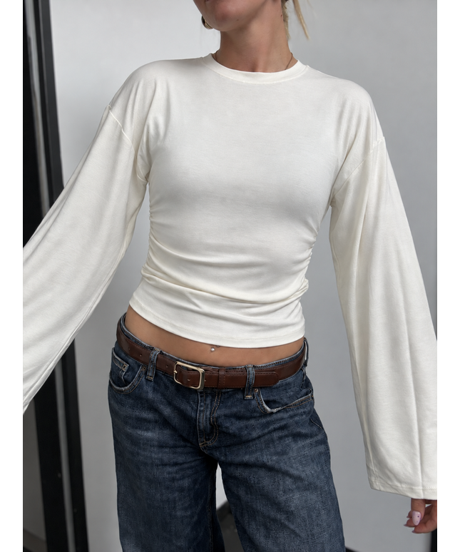 Gerafftes Langarmshirt mit weiten Ärmeln | Creme