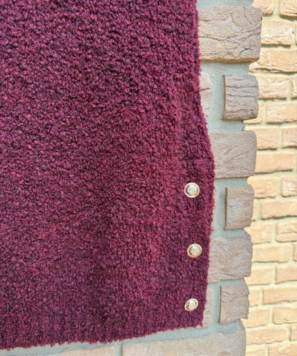 Boucle Weste mit goldenen Knöpfen | bordeaux
