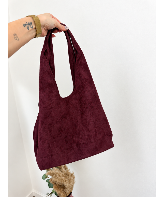 Kelly Shopper Tasche Hobo Bag in Wildleder-Optik mit Nieten | Bordeaux
