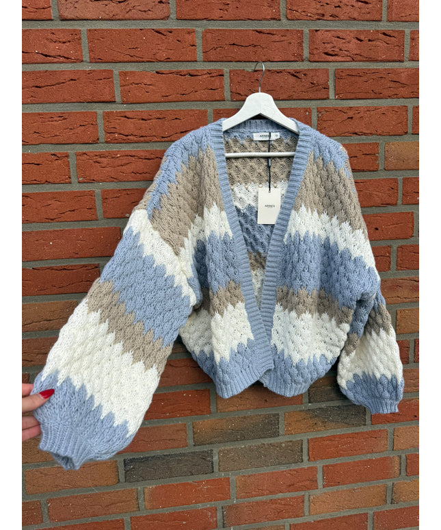Bunt gestreifte Strickjacke aus Grobstrick