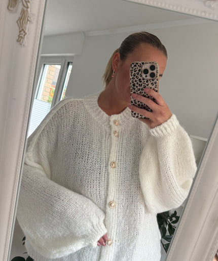 Oversize Strickjacke mit goldenen Knöpfen | Weiß