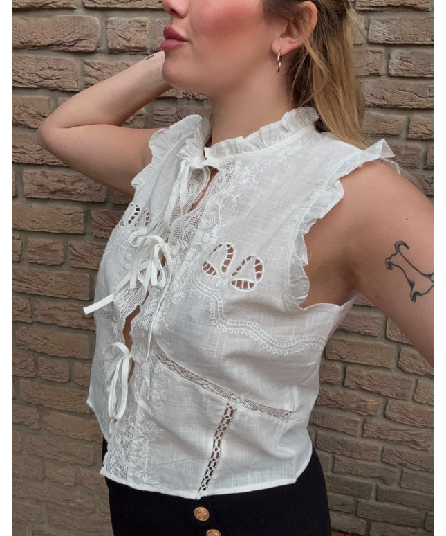Bluse mit Lochstickerei und Schleifen