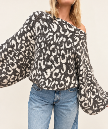 Kurzer Pullover mit Fledermausschnitt und Leo-Print | versch. Farben