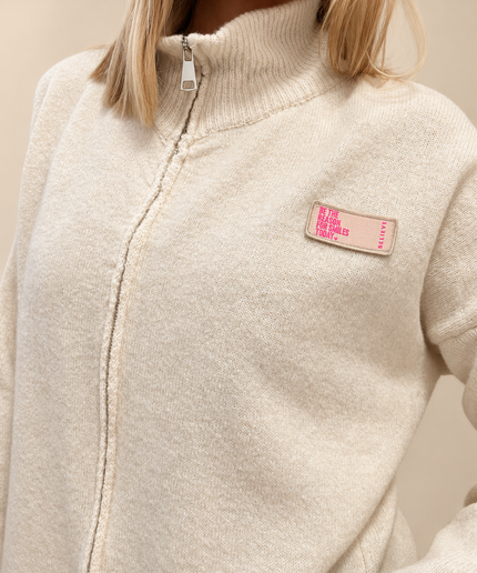 Strickjacke mit Zip Reißverschluss und Patch | versch. Farben